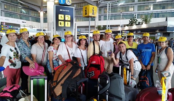 Imagen del grupo que había viajado a la India para realizar labores sociales.