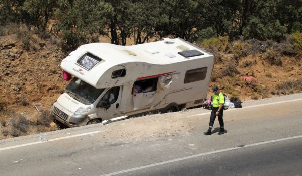 La familia, a excepción del padre, ha sido trasladada al Hospital Comarcal por los servicios sanitarios