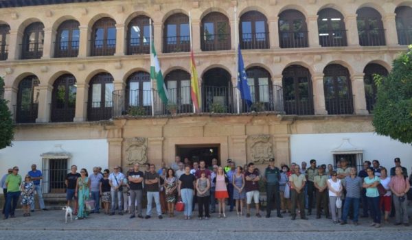 Se han decretado tres días de luto en los ayuntamientos españoles.