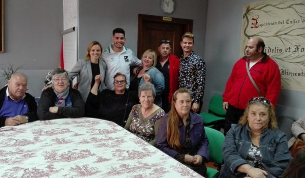 Jonathan Manzano ha estado acompañado por sus familiares durante el acto.