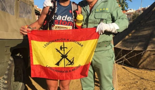 Lobato, a la izquierda, junto al Coronel Jefe del Tercio Alejandro Farnesio, Ramón Armada