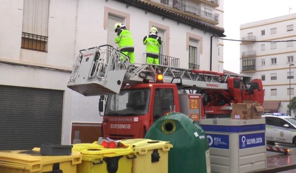 Los bomberos han realizado numerosas salidas a lo largo de la jornada.