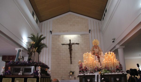 Nuestro Padre Jesús en su Entrada Triunfal en Jerusalén y la Virgen de la Paloma, en el interior del templo