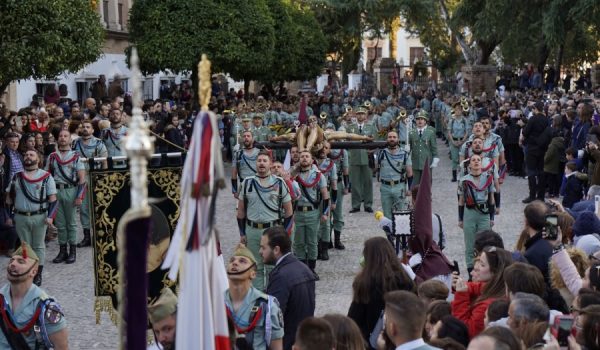 El Cristo de la Buena Muerte, portado por Caballeros Legionarios