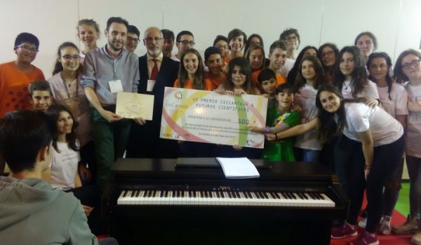 Los alumnos del IES Martín Rivero tras ganar el primer premio