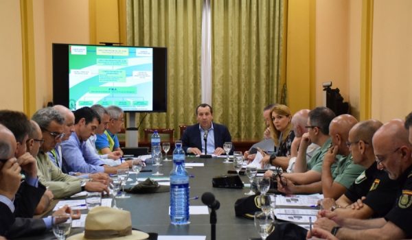 El delegado del Gobierno andaluz preside junto al delegado territorial de Medio Ambiente y Ordenación del Territorio el comité asesor del Plan INFOCA