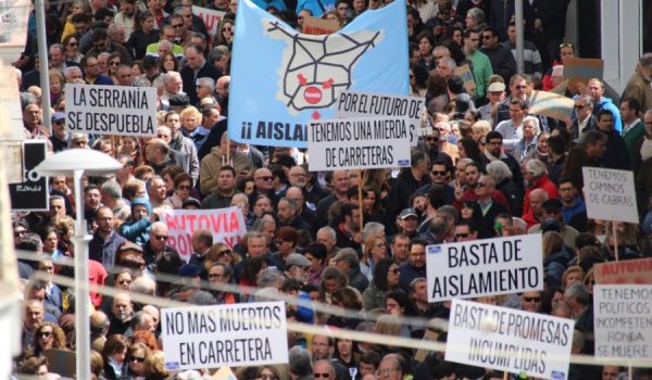 Imagen de la manifestación celebrada el pasado 29 de abril para exigir a las administraciones mejoras en las carreteras