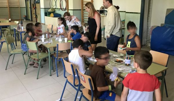 La delegada territorial de Igualdad ha destacado la importancia de cubrir las necesidades de los menores más vulnerables durante los meses de verano