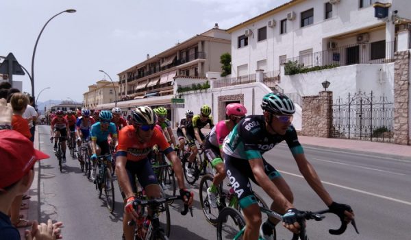Un grupo de ciclistas, en la Avenida de Málaga