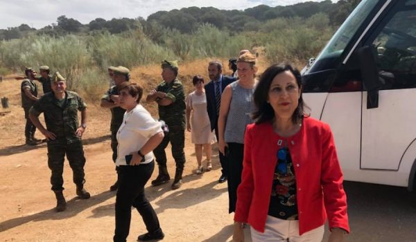 En declaraciones a la prensa, la Ministra ha destacado la operatividad de La Legión, su gran imagen en el extranjero y el respeto y admiración que siente hacia esta unidad militar de élite.