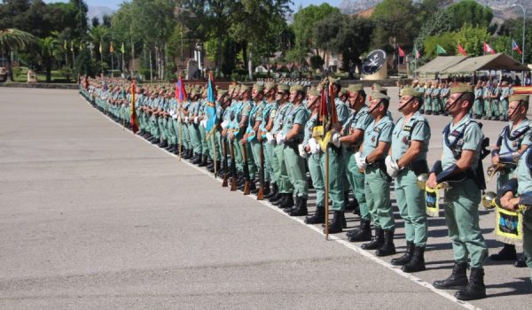 Un grupo de Caballeros Legionarios durante la Formación Militar conmemorativa
