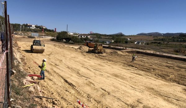 Los terrenos se ubican en la Cruz de San Jorge, junto a la salida hacia el recinto ferial Ángel Harillo