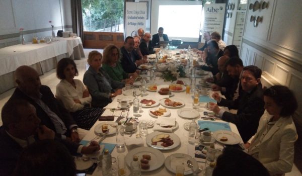 El evento ha contado con una veintena de asistentes entre miembro de la Junta de Gobierno y graduados sociales colegiados de la comarca