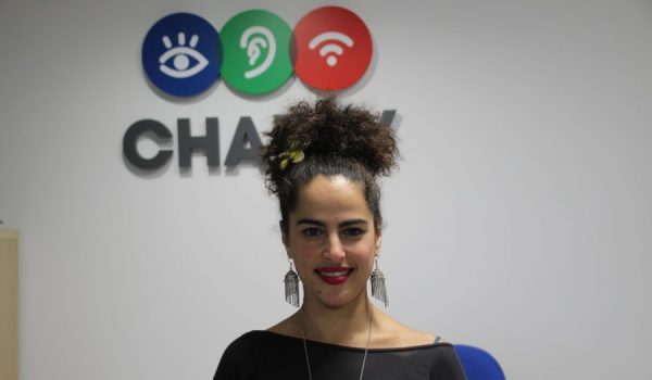 La serie supone la primera incursión de esta actriz en el mundo de la televisión, pues ha desarrollado gran parte de su carrera de intérprete sobre los escenarios.