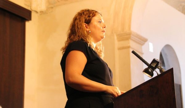 El Consistorio ha emitido un comunicado para manifestar su rechazo a las declaraciones del decano y pedirle que se retracte.