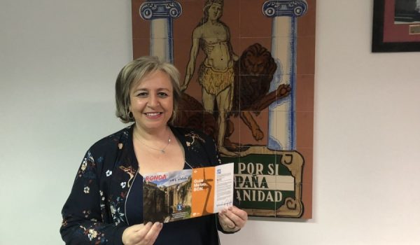 La delegada de Turismo ha explicado que este tipo de campañas son necesarias para que los turistas nacionales elijan nuestro destino por delante de otras ciudades andaluzas.