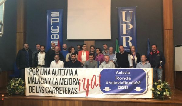 La plataforma ha supeditado la convocatoria de futuras manifestaciones al éxito de sus contactos con los gobernantes.