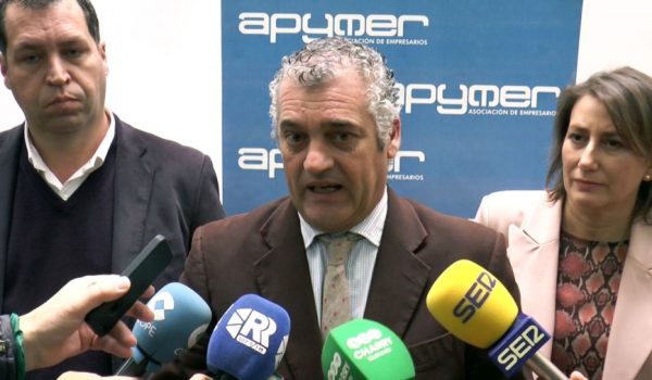 El consejero de Empleo de la junta de Andalucía ha corroborado que la construcción de una autovía repercutiría positivamente en la empleabilidad de la comarca.