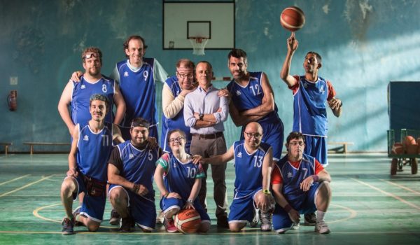 Los intérpretes, en compañía de su coach Allende López, pasarán parte de la jornada en Asprodisis y, a continuación, asistirán al evento de presentación del calendario.