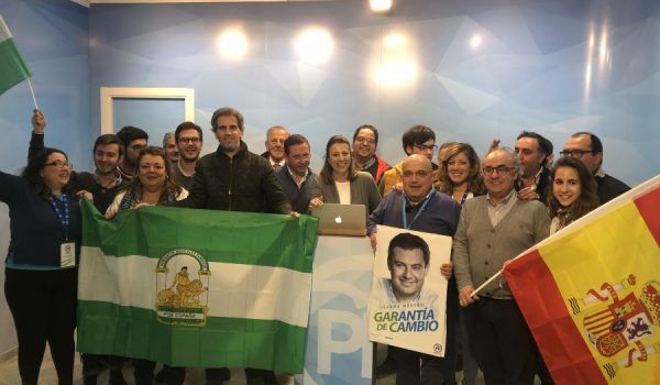 Los populares celebraron en su sede el más que probable cambio de gobierno en Andalucía