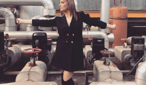 Con "Desde Ayamonte hasta fado", María reivindica la actuación en directo que la caracteriza y que a su fin se convertirá en un disco.