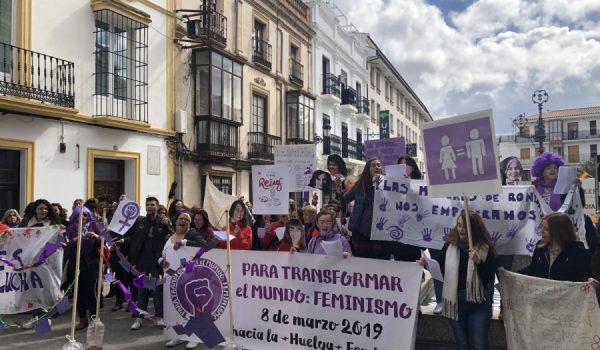 En la concentración se han entonado varios lemas en pro de la igualdad.