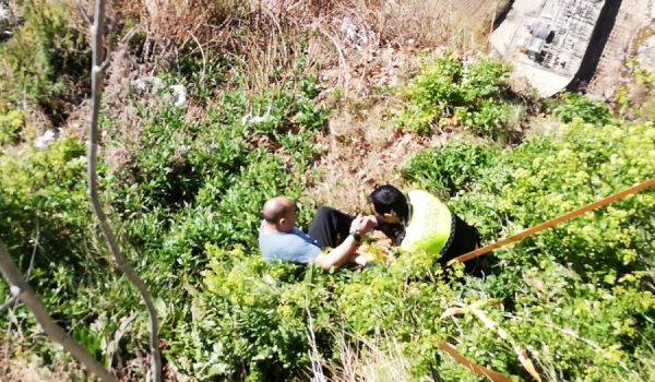 El agente Cándido González asegura que nunca antes había participado en un rescate tan arriesgado e improvisado como el de ayer.