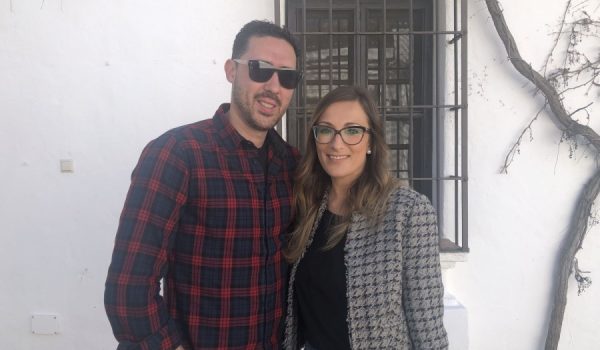 La pareja ha expresado al empresario Fran Rivera su molestia al verse obligados a cambiar la fecha de su boda.