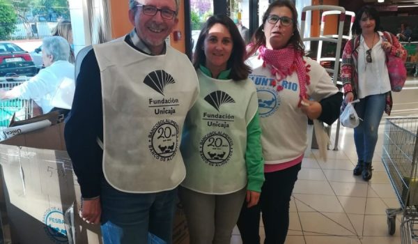 Un grupo de voluntarios de la Hermandad del Santo Entierro