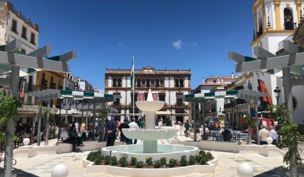 La nueva imagen de la plaza incluye zonas diáfanas y de esparcimiento y destaca la importancia de Ronda en la historia de Andalucía.