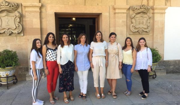 La alcaldesa de Ronda adelanta que ya se ultiman los preparativos del programa para la feria de septiembre y que se darán a conocer la semana próxima.