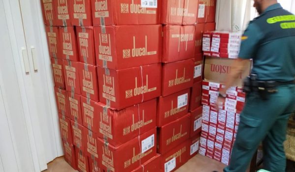 Los agentes realizaron una primera intervención a finales de mayo en la que requisaron 5.000 cajetillas de tabaco de contrabando.