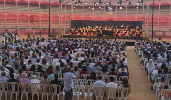 Los músicos interpretaron un repertorio protagonizado por un concierto de piano de Rachmáninov y por la "Sinfonía del Nuevo Mundo" de Dvorák.