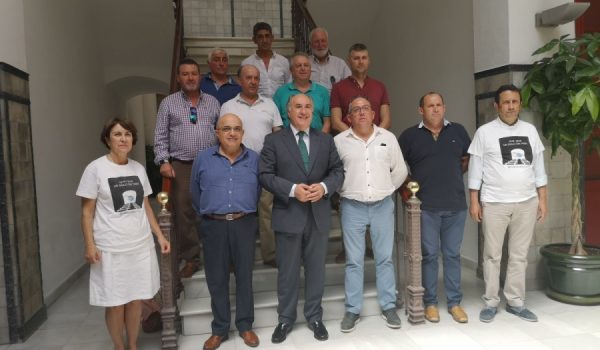 Los representantes de diversos ayuntamientos representados han intercambiado impresiones para lograr una reivindicación conjunta que sirva para la mejora del servicio ferroviario de la zona.