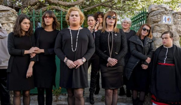 A la derecha Luis en una de las escenas más destacadas de la tercera temporada de "Paquita Salas"