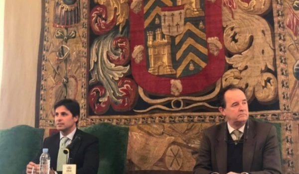 Rivera advierte del riesgo de perder un vínculo entre la Real Maestranza de Caballería y el Real Club de Enganches que se remonta a 35 años.