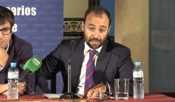 Giménez es profesor de Derecho de la Unión Europea y de la Organización Mundial del Comercio en ICADE y en la Universidad Ramón Llull.