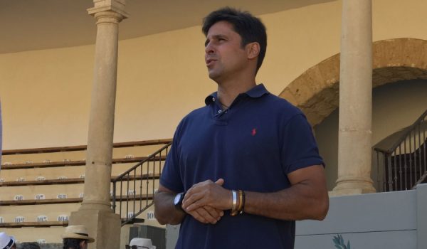 El empresario de la plaza de toros de Ronda, atendiendo este mediodía a CharryTV
