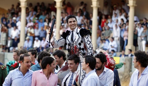 El sevillano Pablo Aguado, instantes antes de salir por la puerta grande