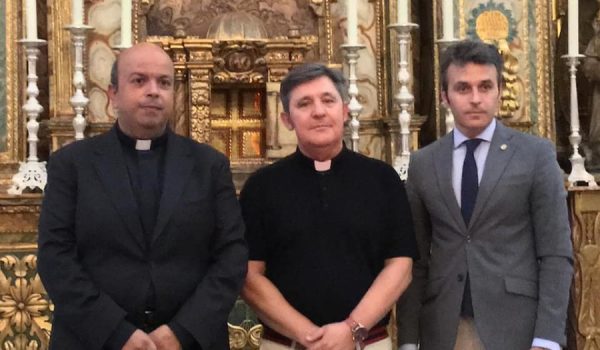 El sacerdota ha asegurado que pregonar la Semana Santa de nuestra ciudad supone "un honor" para él y ha asegurado sentirse respaldado por la comunidad cofrade.