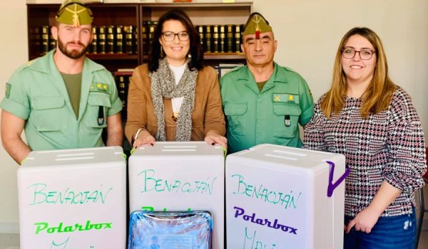 De izquierda a derecha: el teniente Christian Ramard; la alcaldesa de Benaoján, Soraya García; el brigada Víctor Janeiro y Olga Barranco, Primera Teniente de Alcalde del Consistorio benaojano.