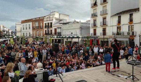 Pese a la lluvia, la Plaza del Socorro pudo acoger algunos espectáculos que contaron con gran afluencia de público.