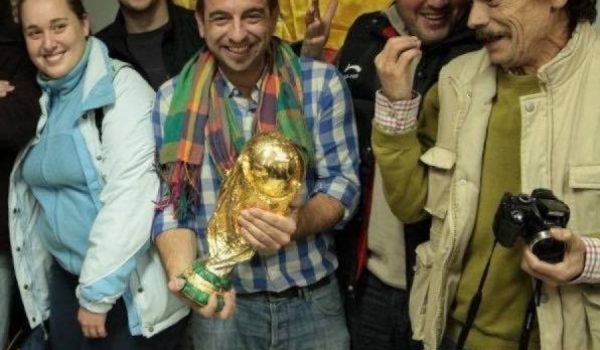 A la derecha Nacho Garay junto a compañeros del oficio.