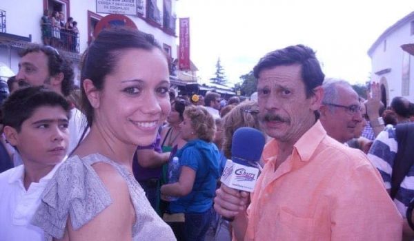 A la derecha Nacho Garay junto a la periodista Maribel Chito.