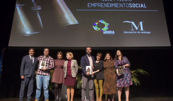 Los representantes de los ochos proyectos finalistas que anoche fueron reconocidos en la capital malagueña.
