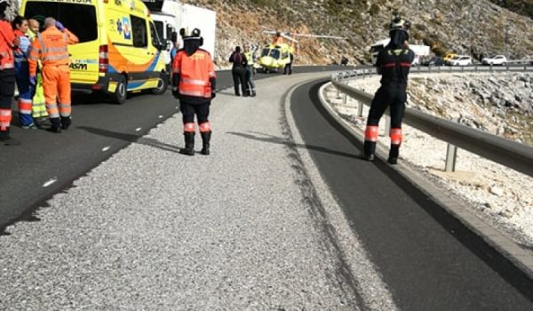 El herido ha sido evacuado en helicóptero a la capital malagueña