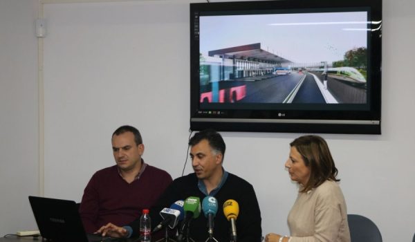 Los arquitectos Javier Terán y Agustín Montes presentaron el proyecto junto con la alcaldesa de Ronda, Mª de la Paz Fernández.