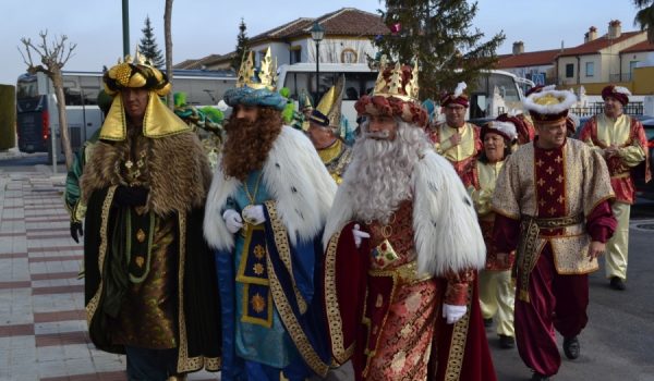 Llegada de los Reyes a la Asociación Rondeña de Enfermos de Alzheimer (AROAL).