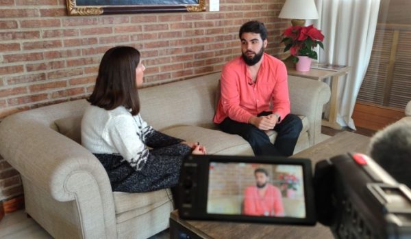 El periodista rondeño trabaja en la sección de vídeo de El País y explora otros formatos como el podcast.