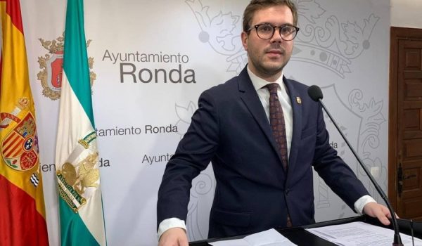 Martínez confía en que los centros que requieran el aula de convivencia puedan llegar a un acuerdo con el Consistorio.